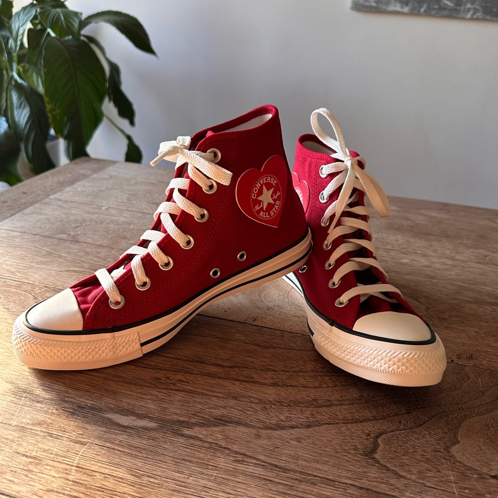 NEW Converse Chuck Taylor High Tops M5/W7